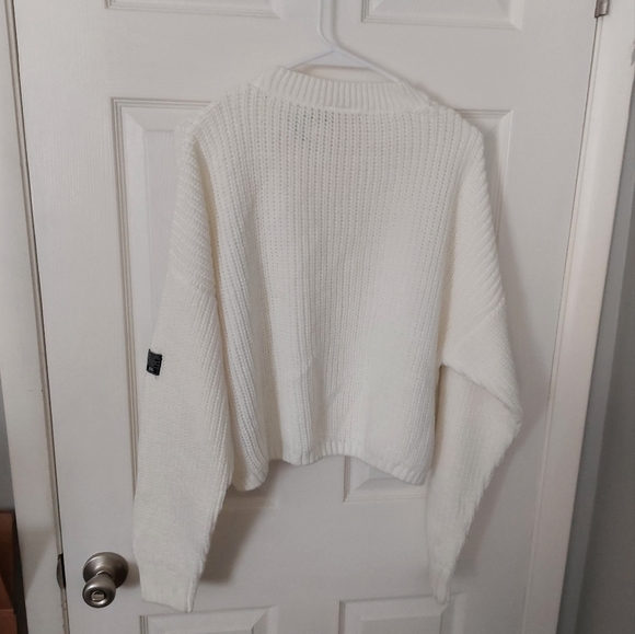 Urban Outfitters BDG Cream Sweater, Size Large - Picture 3 of 5